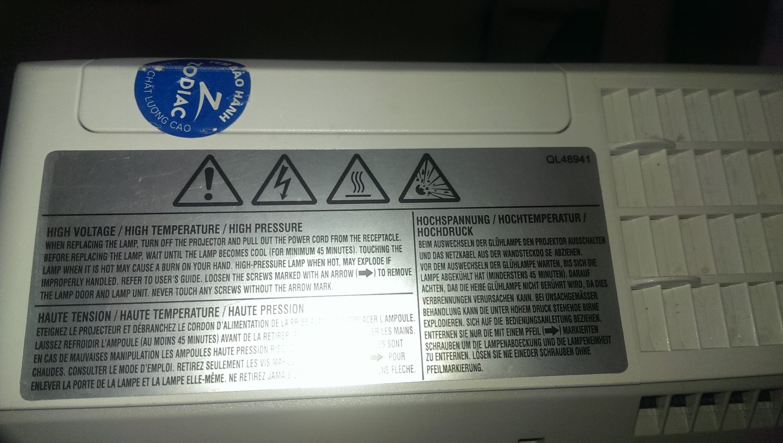 HITACHI CP-EX250 - Ảnh 3