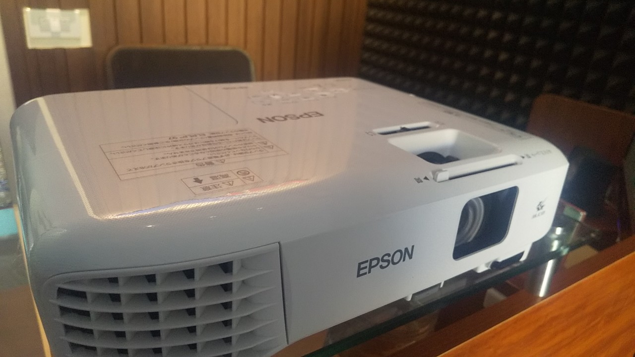 Máy chiếu EPSON EB-X06 (like new 97%)
