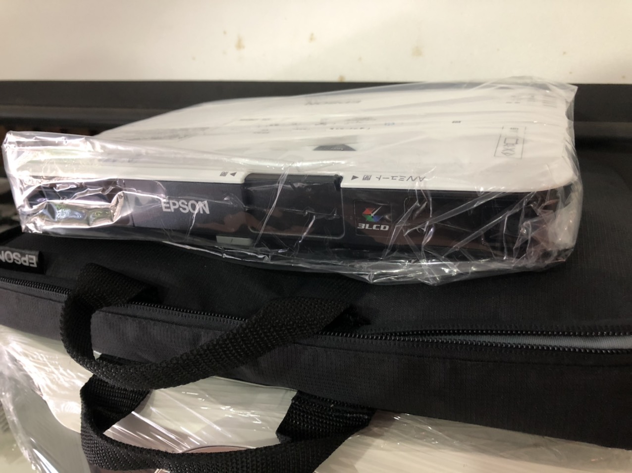 Máy chiếu HD Epson EB-1875W (Like new 99,9%) - Ảnh 4