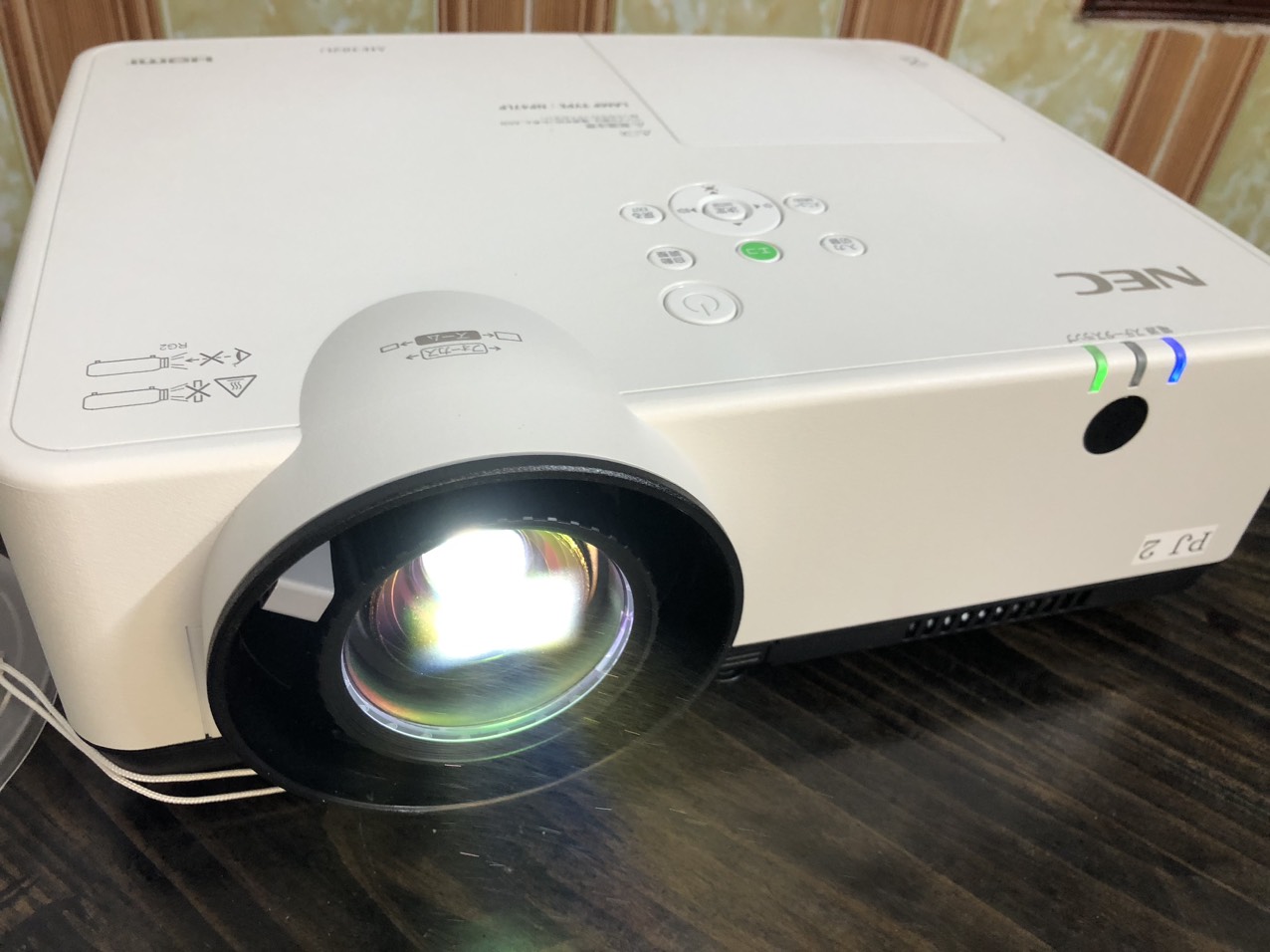 Máy chiếu Full HD NEC NP-ME382U (like new)