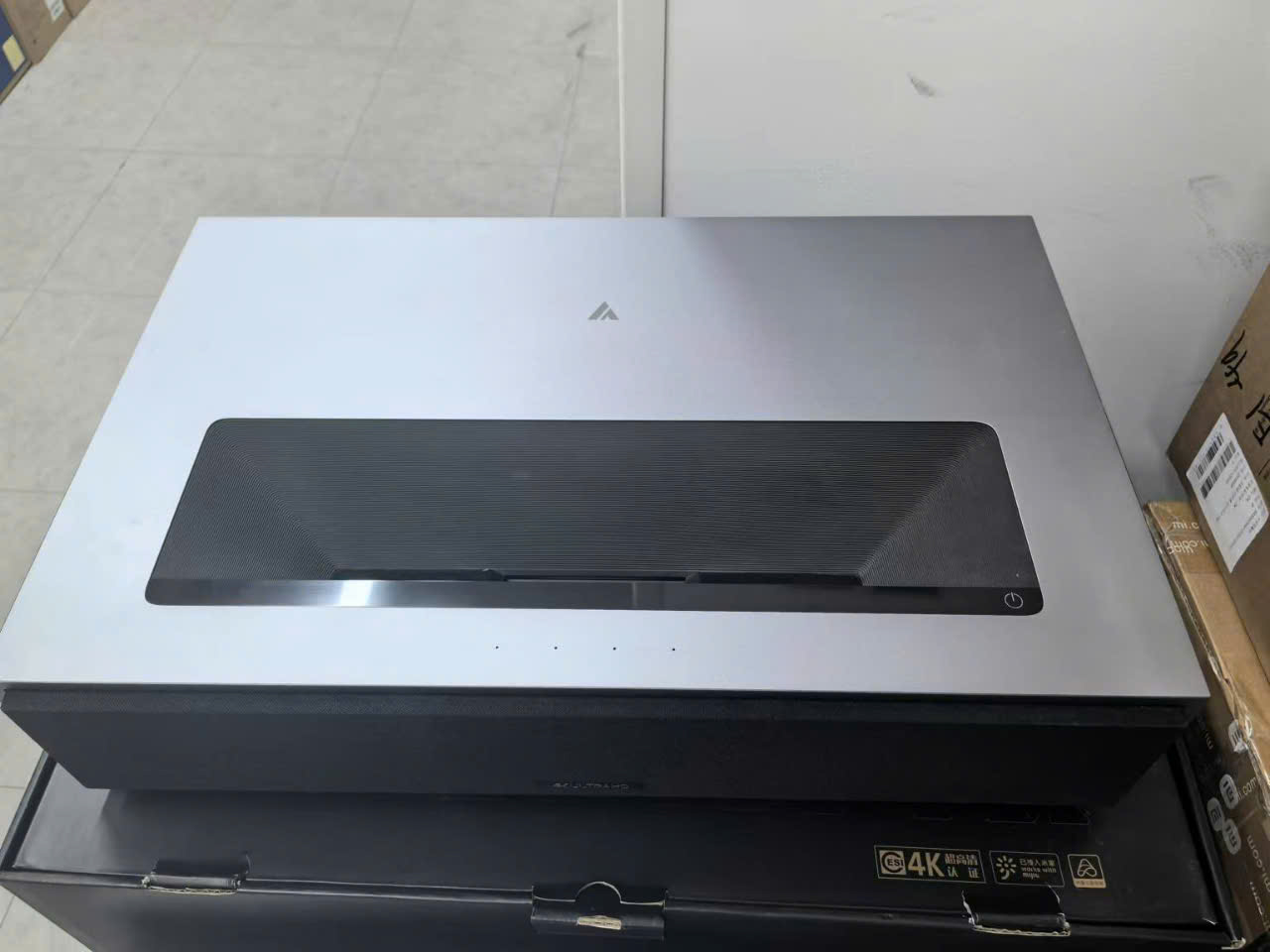 Máy chiếu laser siêu gần Formovie 4K Max