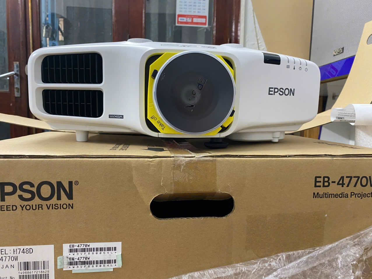 Máy chiếu EPSON EB-4770W (Mới 100%; bảo hành 12 tháng)