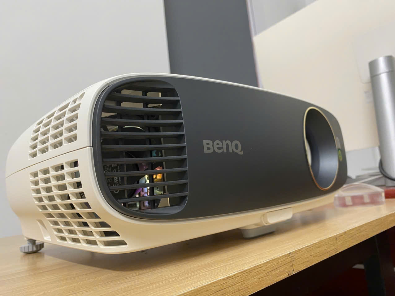 Máy chiếu 4K BenQ HT2550 (likenew 99%)